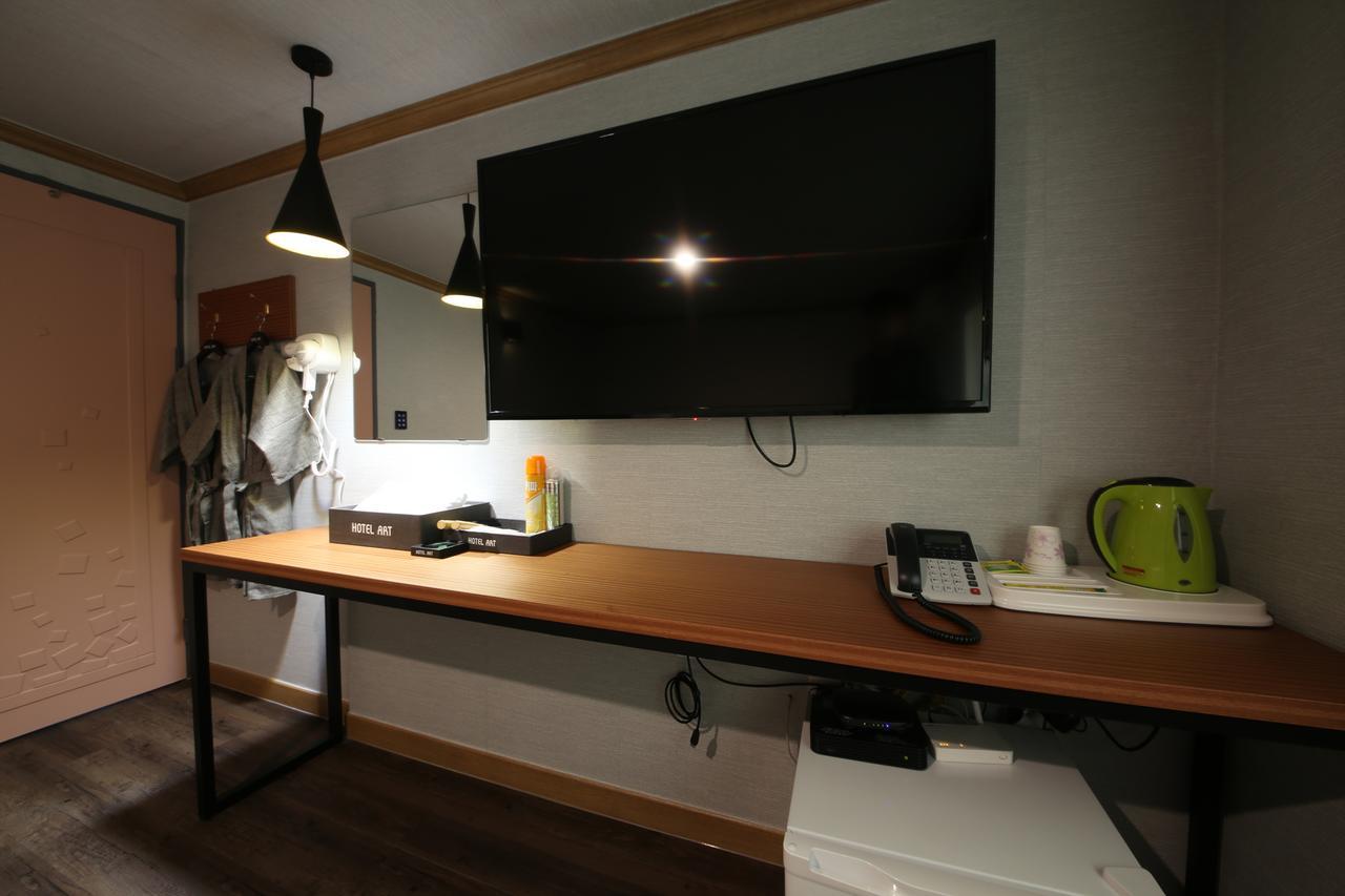 Art Hotel Gumi Екстериор снимка