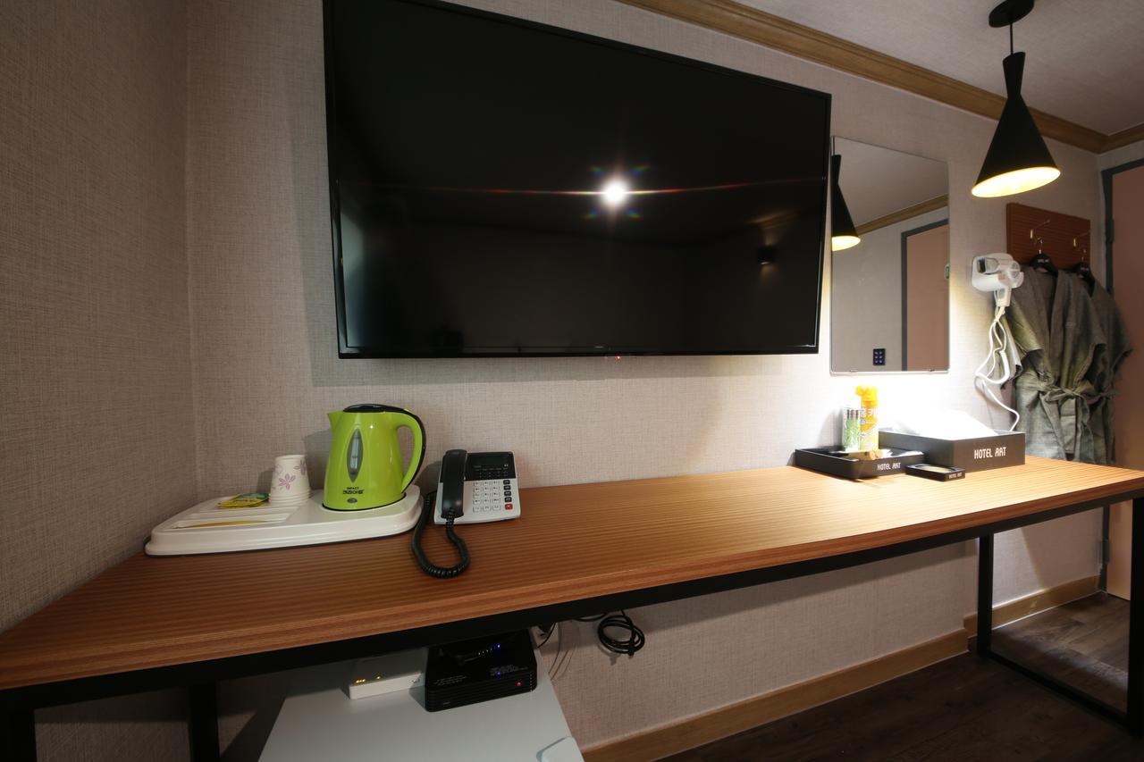 Art Hotel Gumi Екстериор снимка