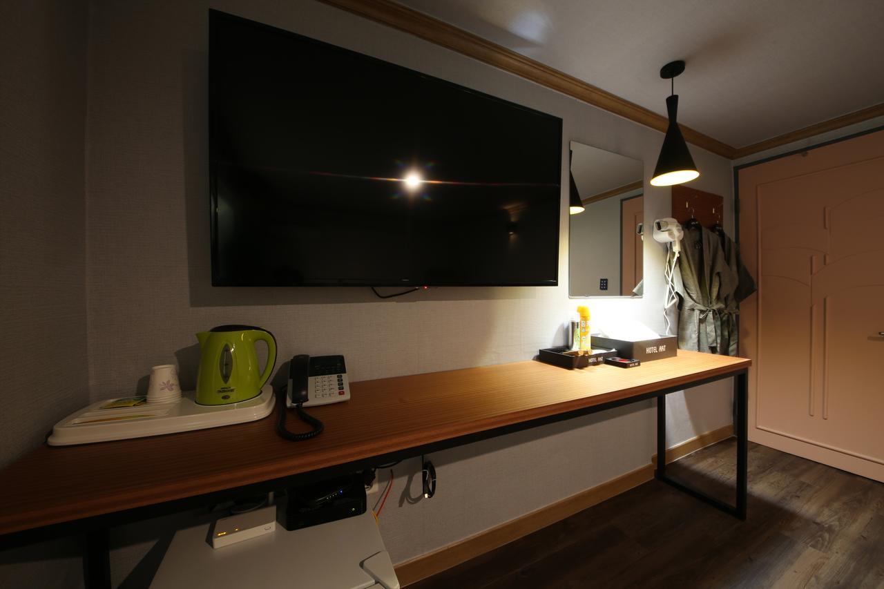 Art Hotel Gumi Екстериор снимка