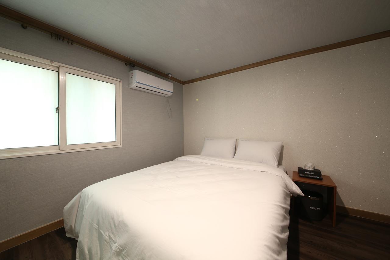 Art Hotel Gumi Екстериор снимка