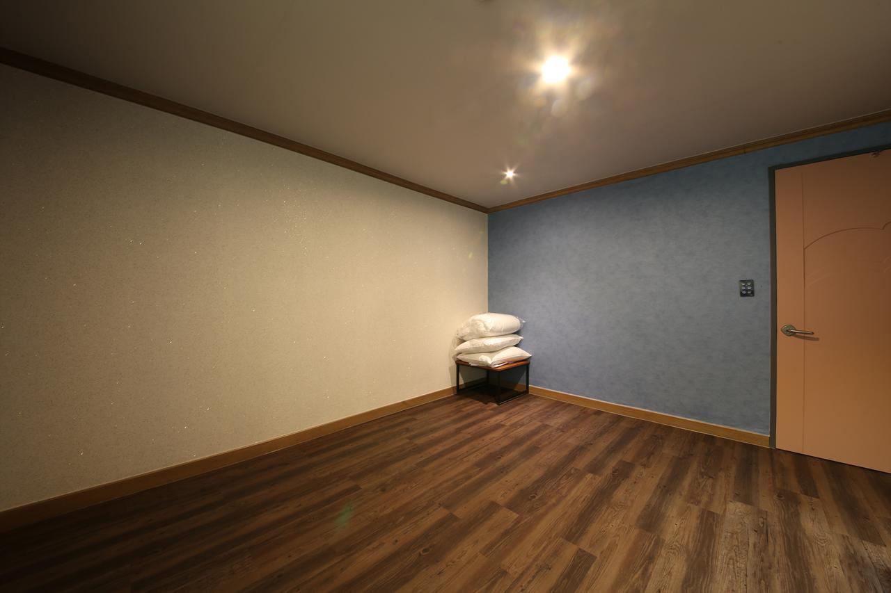 Art Hotel Gumi Екстериор снимка