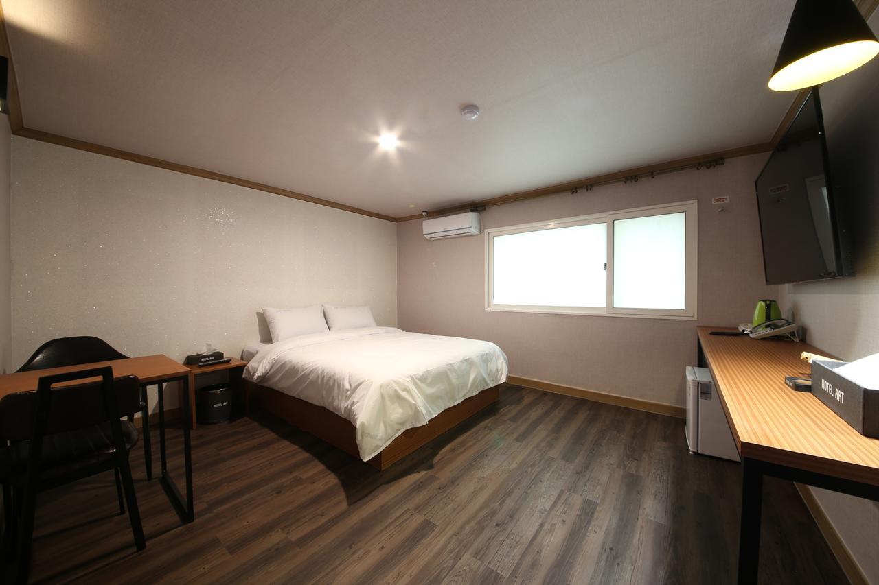 Art Hotel Gumi Екстериор снимка