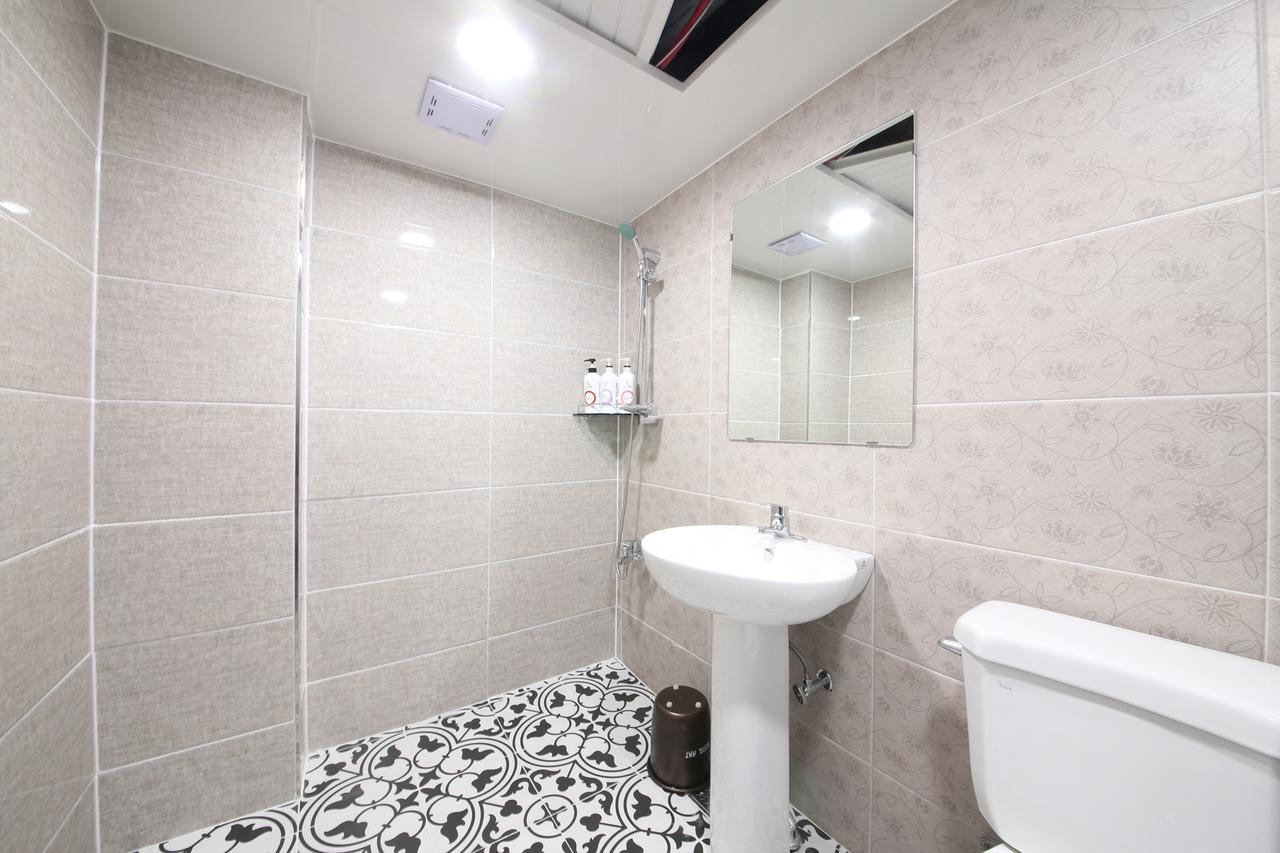 Art Hotel Gumi Екстериор снимка