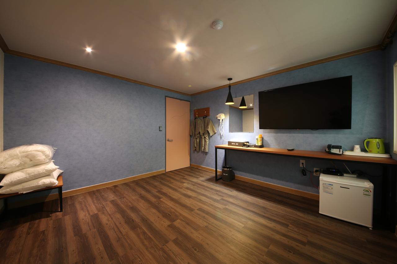 Art Hotel Gumi Екстериор снимка