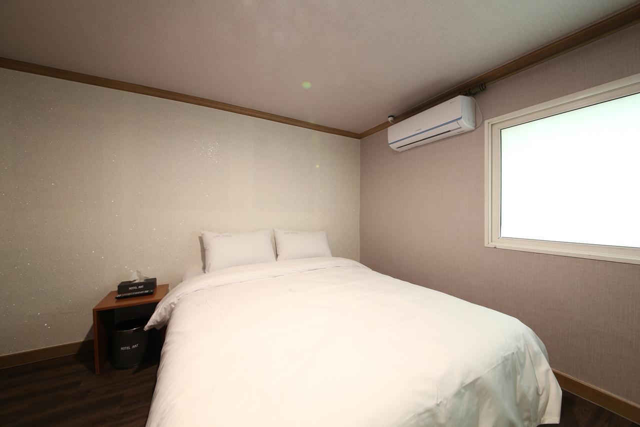 Art Hotel Gumi Екстериор снимка