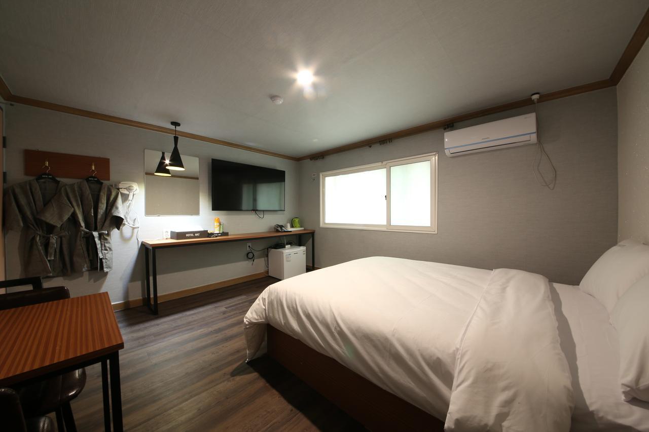 Art Hotel Gumi Екстериор снимка