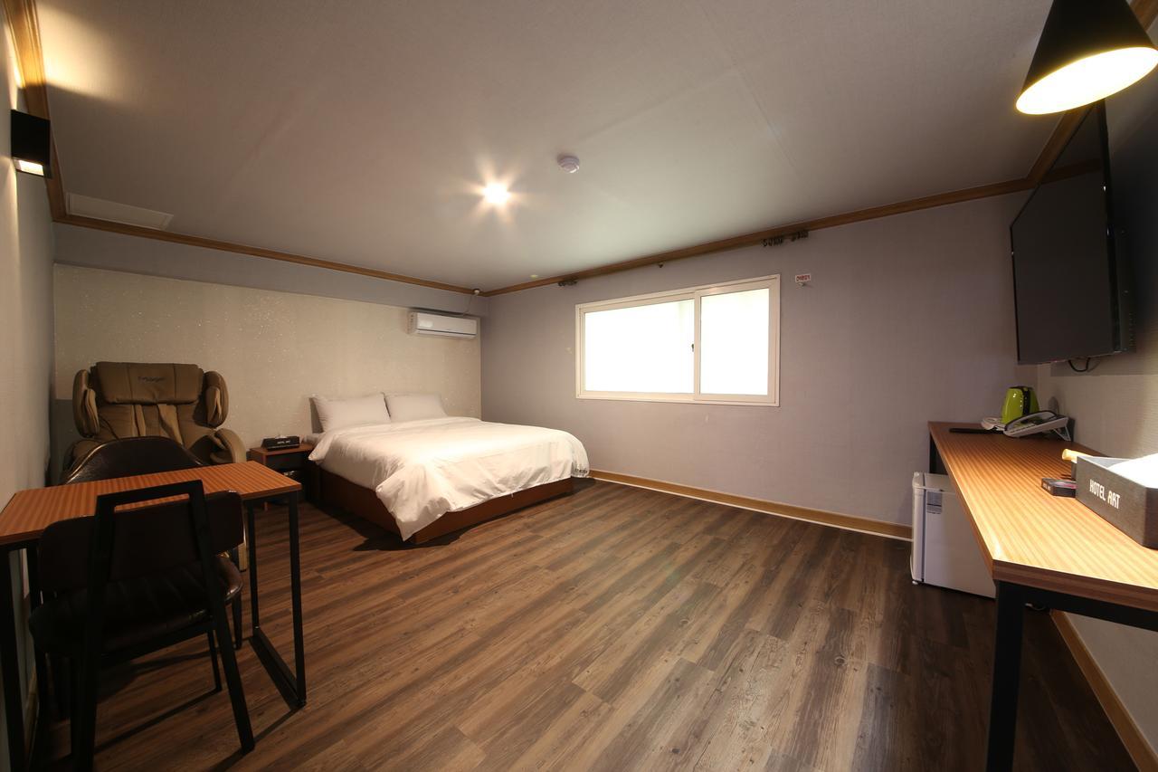 Art Hotel Gumi Екстериор снимка
